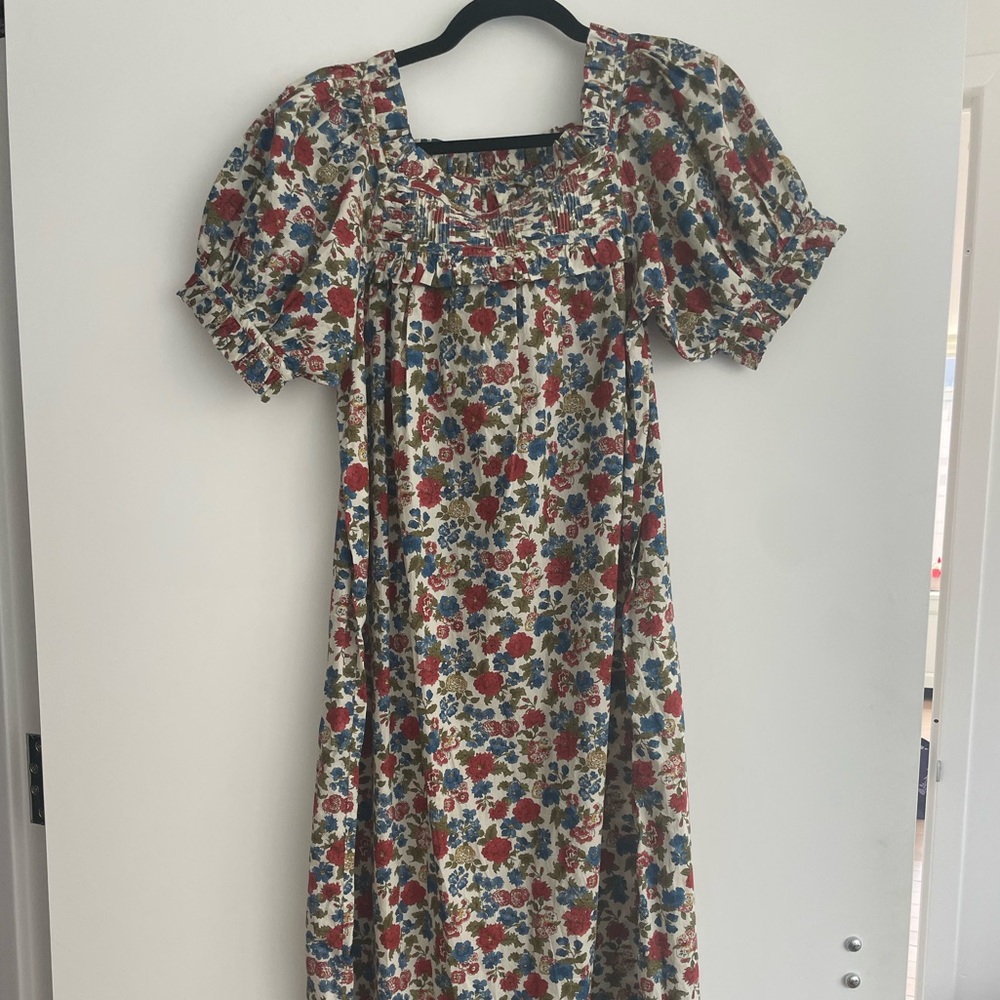 Doen Floral Midi Dress in Cream with Red & Blue Floral Print - Picture 3 of 5